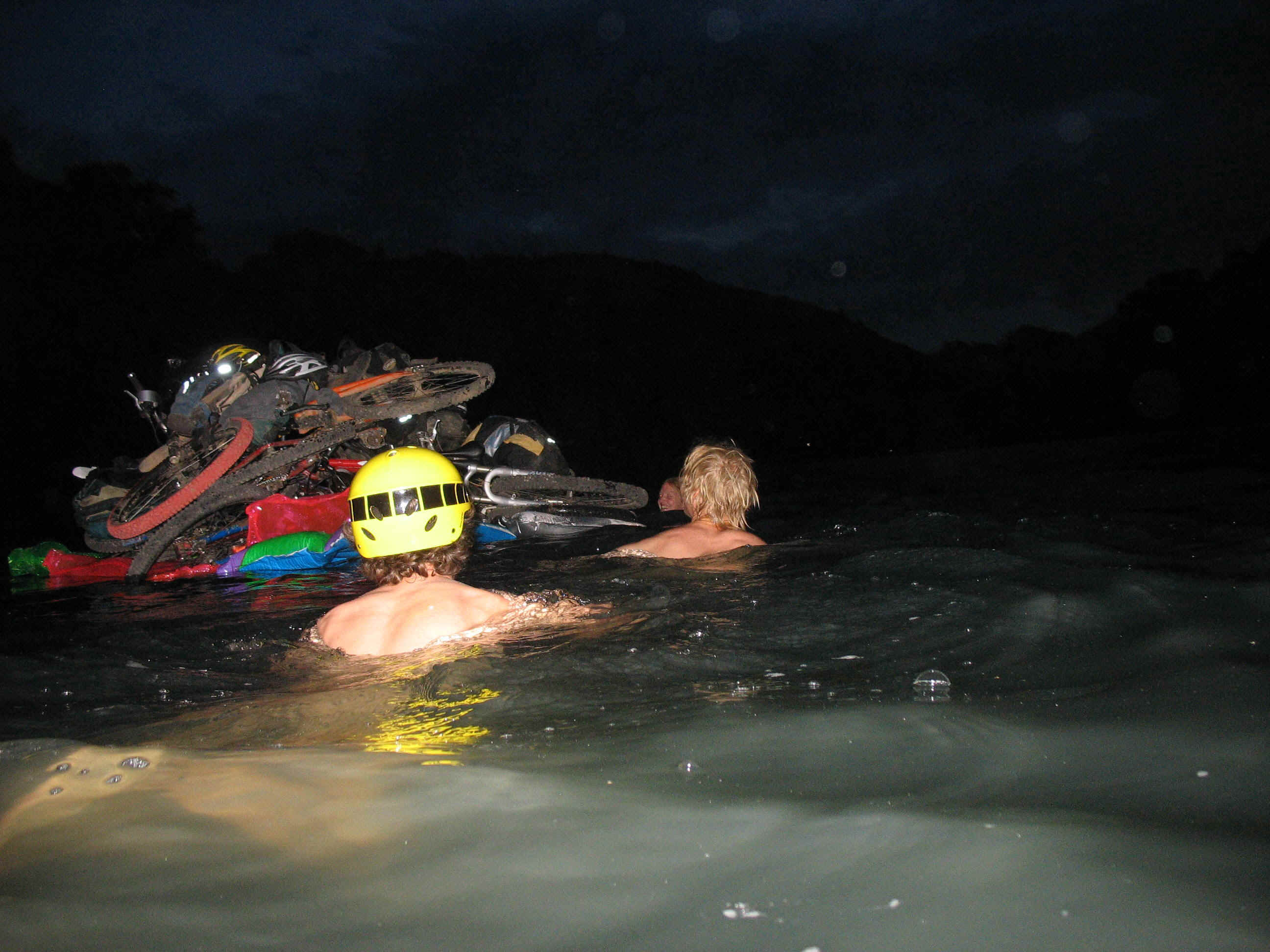 Bike barge.jpg (596988 bytes)