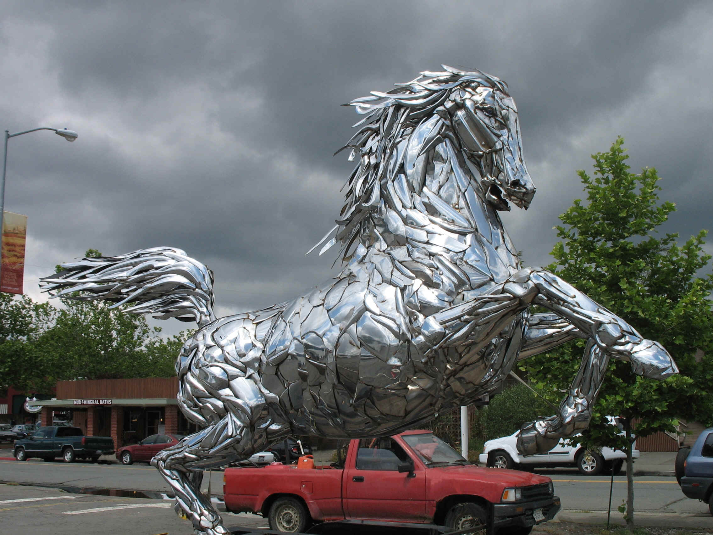 Chrome Horse.bmp (15116598 bytes)