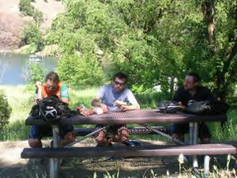 Lunch Time II.jpg (37116 bytes)