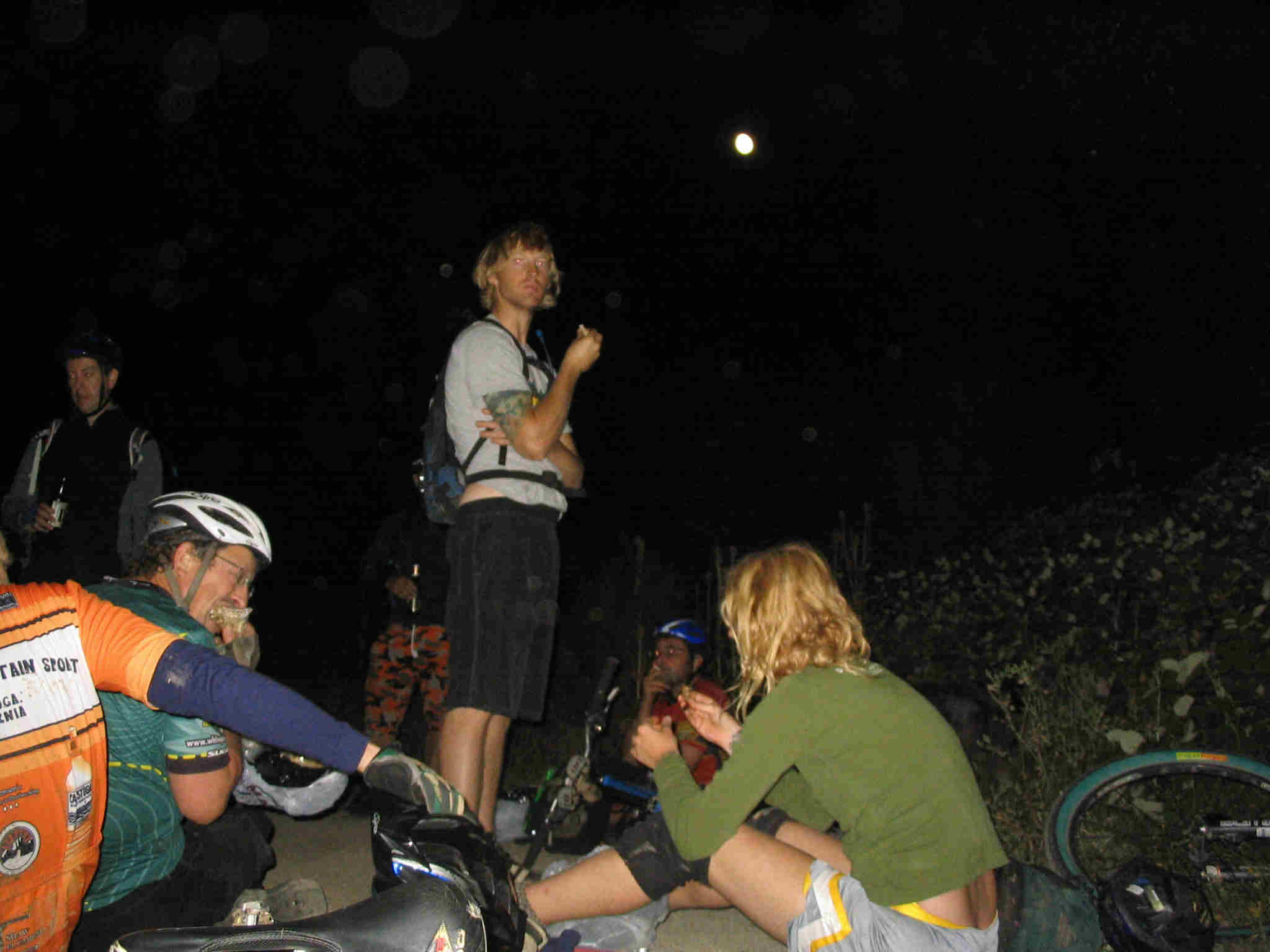 Meal time.jpg (129337 bytes)