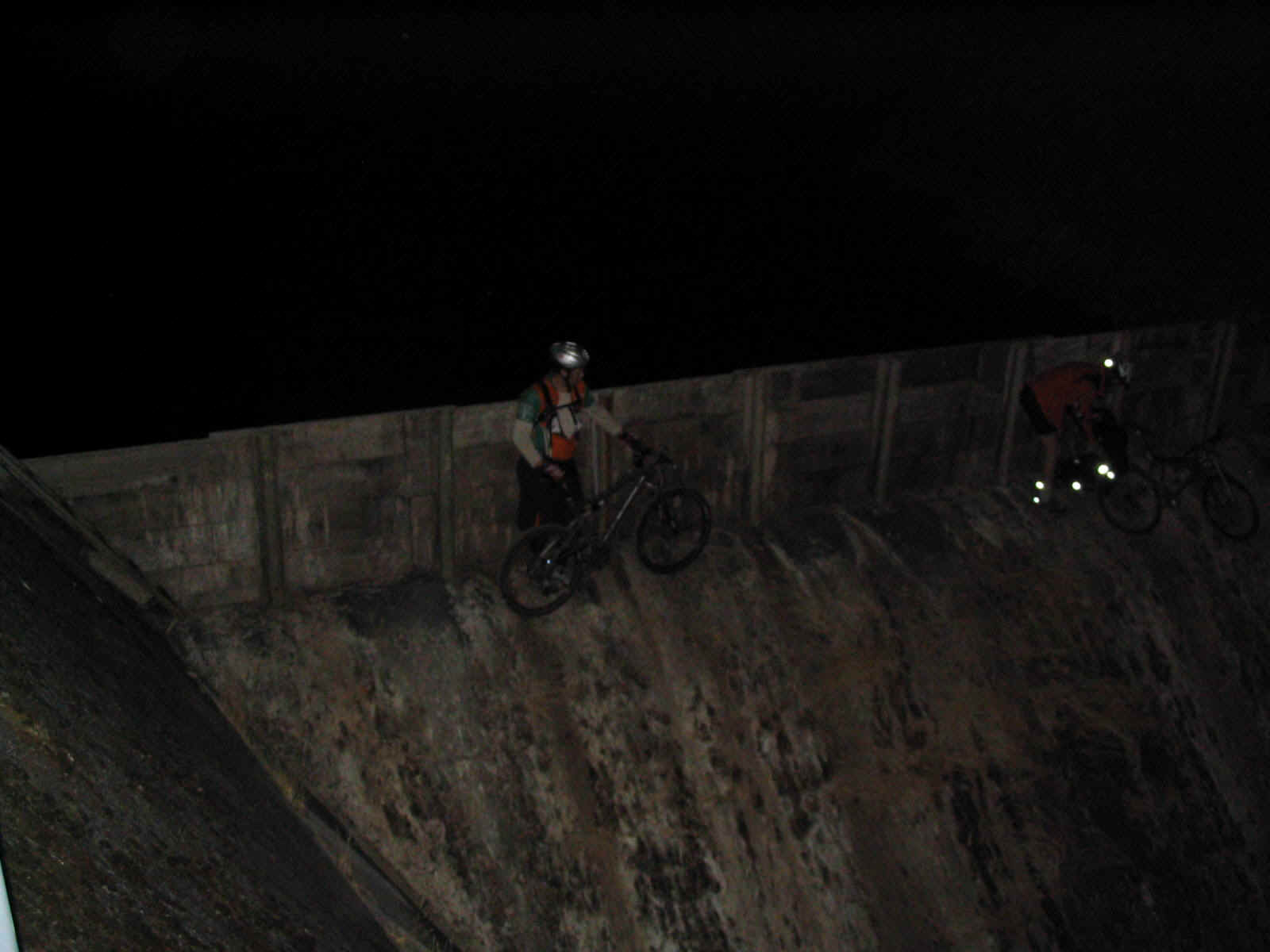 Sept Moon Top of spillway.JPG (147519 bytes)